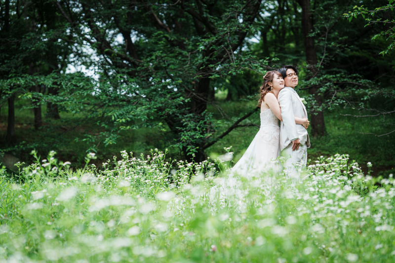 幸せいっぱいのバックハグ