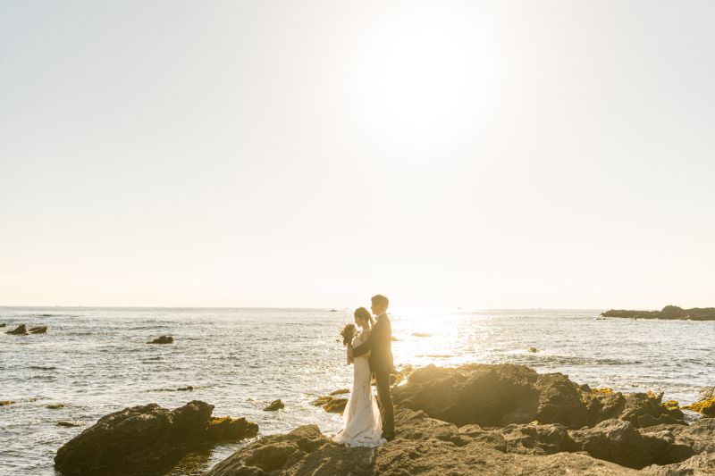 西日を背景にバックハグ♪