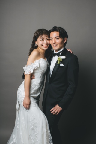 洗練された衣装でシンプルにスタイリッシュに【ONELIFE】