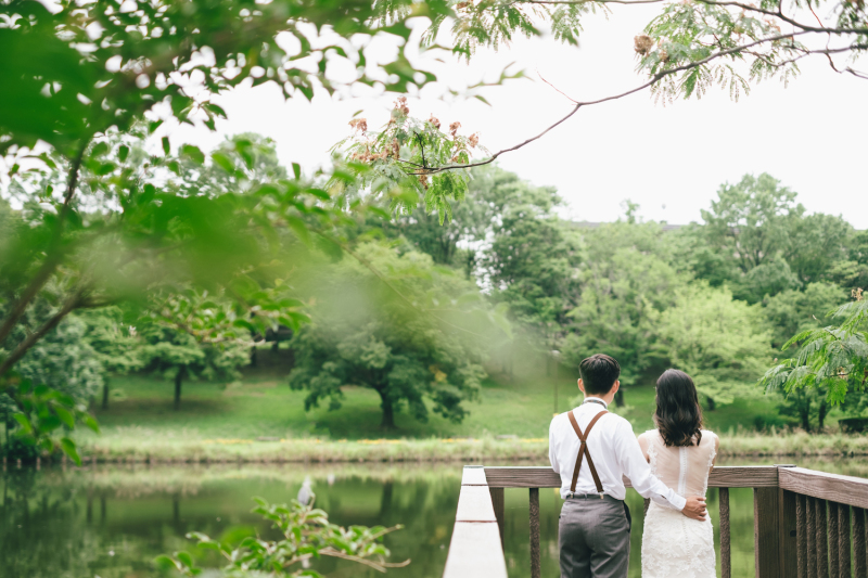 水面をみつめる