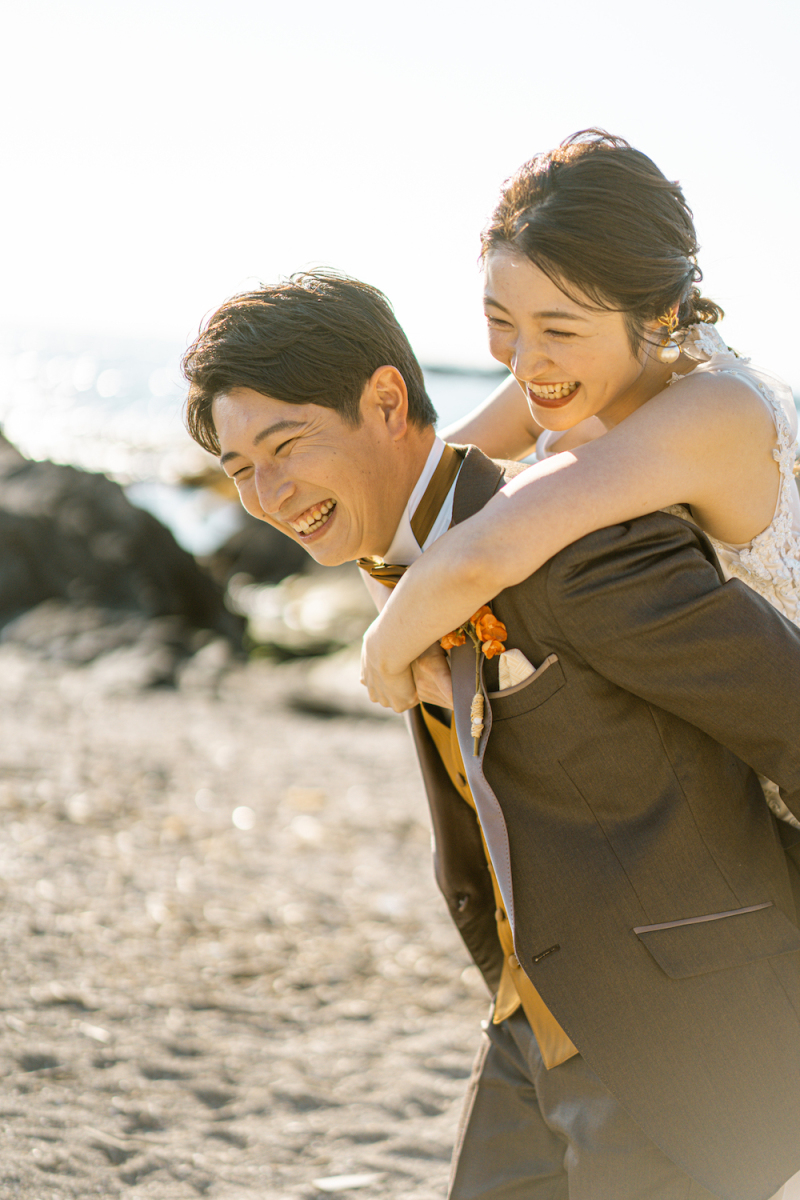 楽しそーうな雰囲気でおんぶ