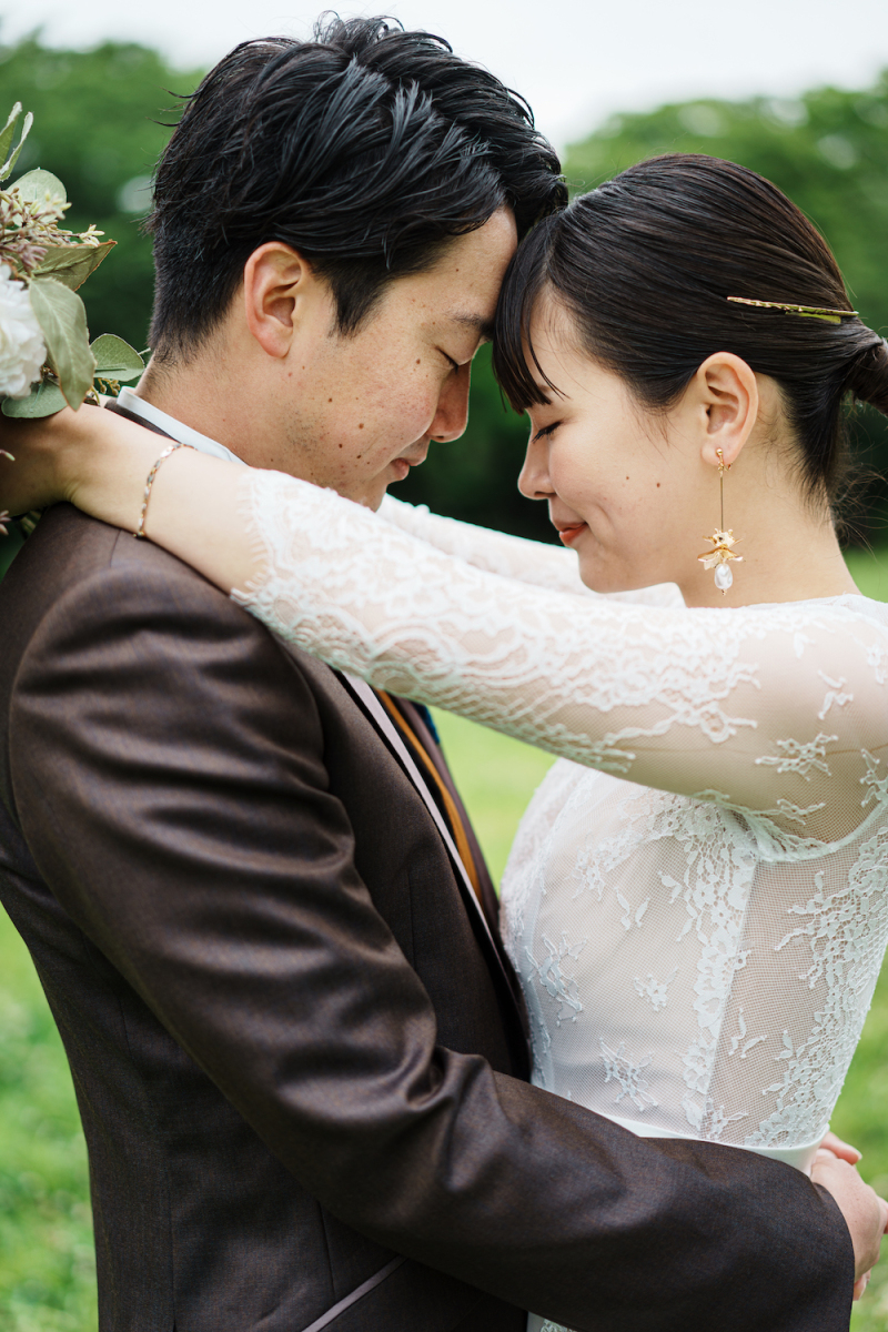 おでことおでこを合わせて