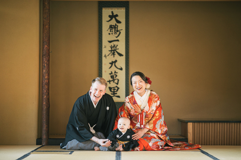 和室といえば正座ポーズ