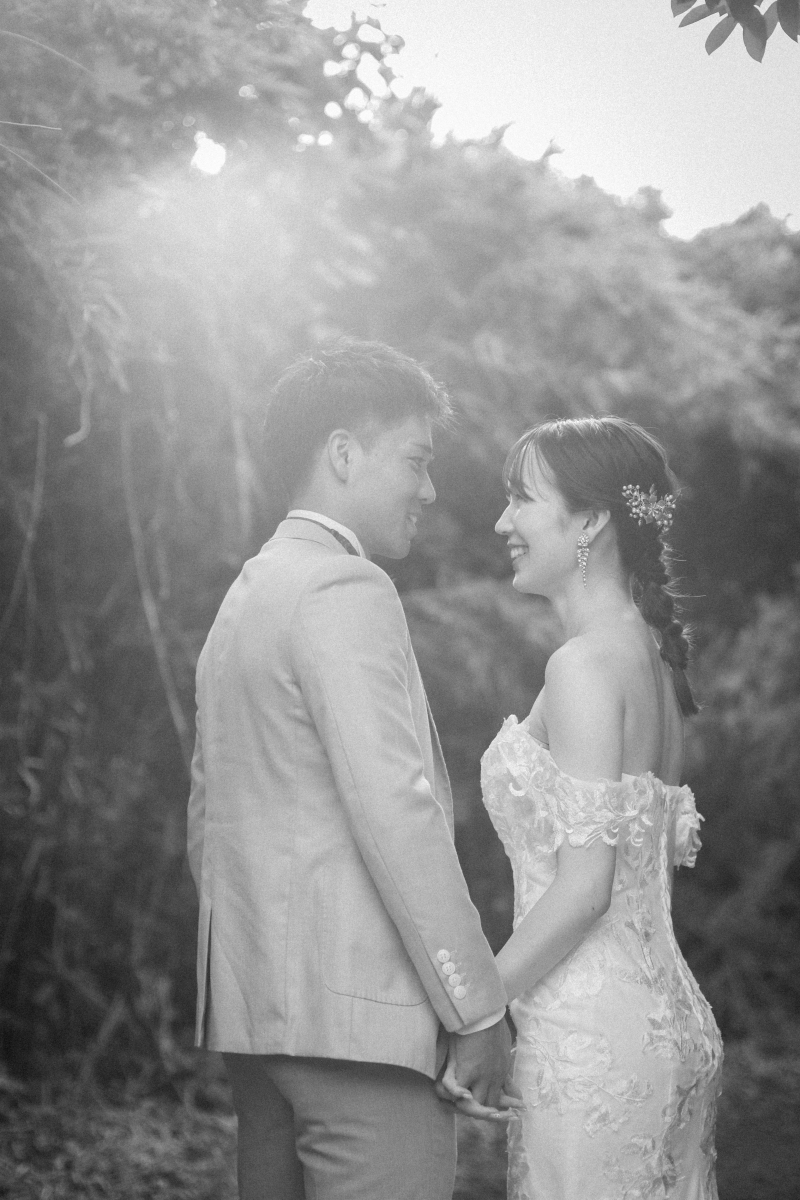 光をより強調するにはモノトーンで