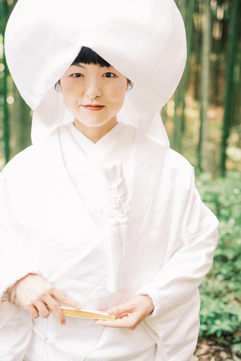 綿帽子をつけて