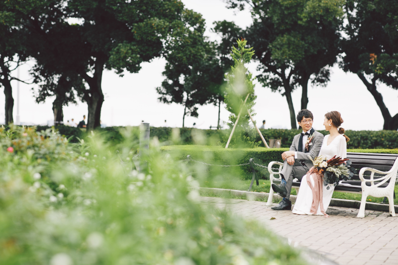 噴水前のベンチで