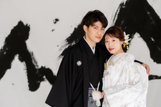 和の背景に映える飾らないふたりの笑顔【ONELIFE】