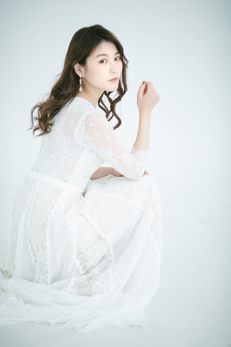 クールな表情で。