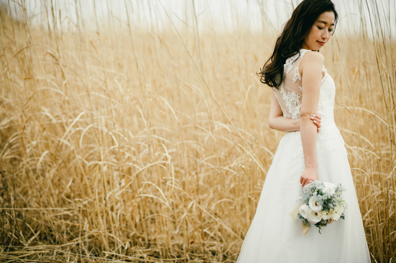 バックスタイルもしなやかなポージングで!