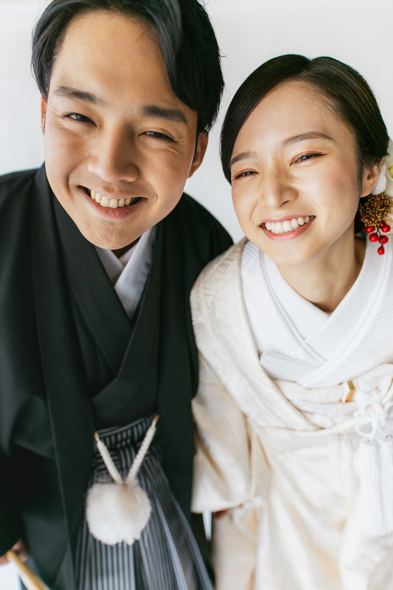 ぎゅーと近づいて自然な笑顔で