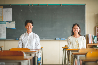 母校でのエンゲージメントフォト