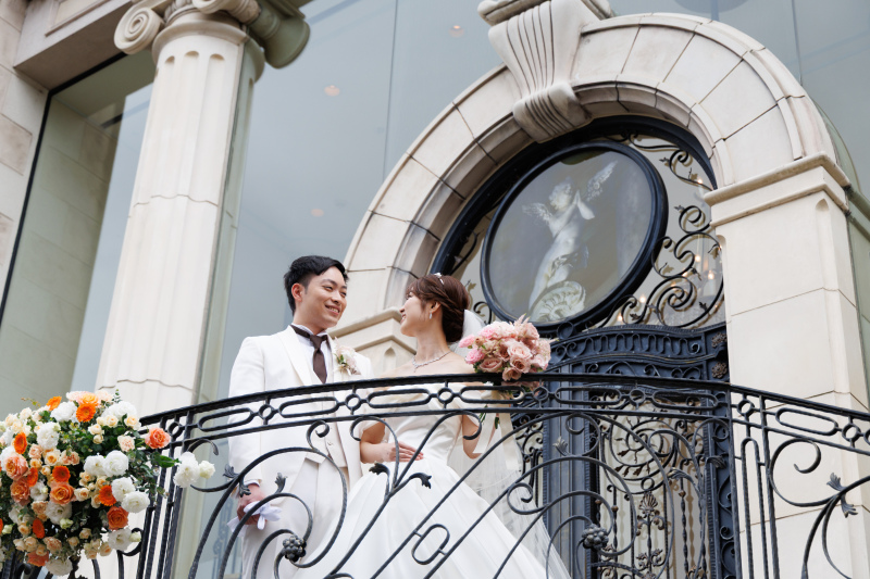 ガーデンへ続くテラスにて