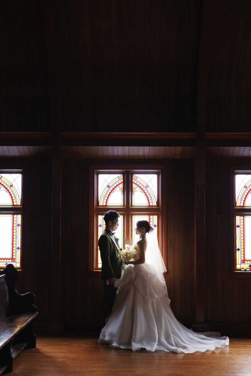 ステンドグラスの光を生かして