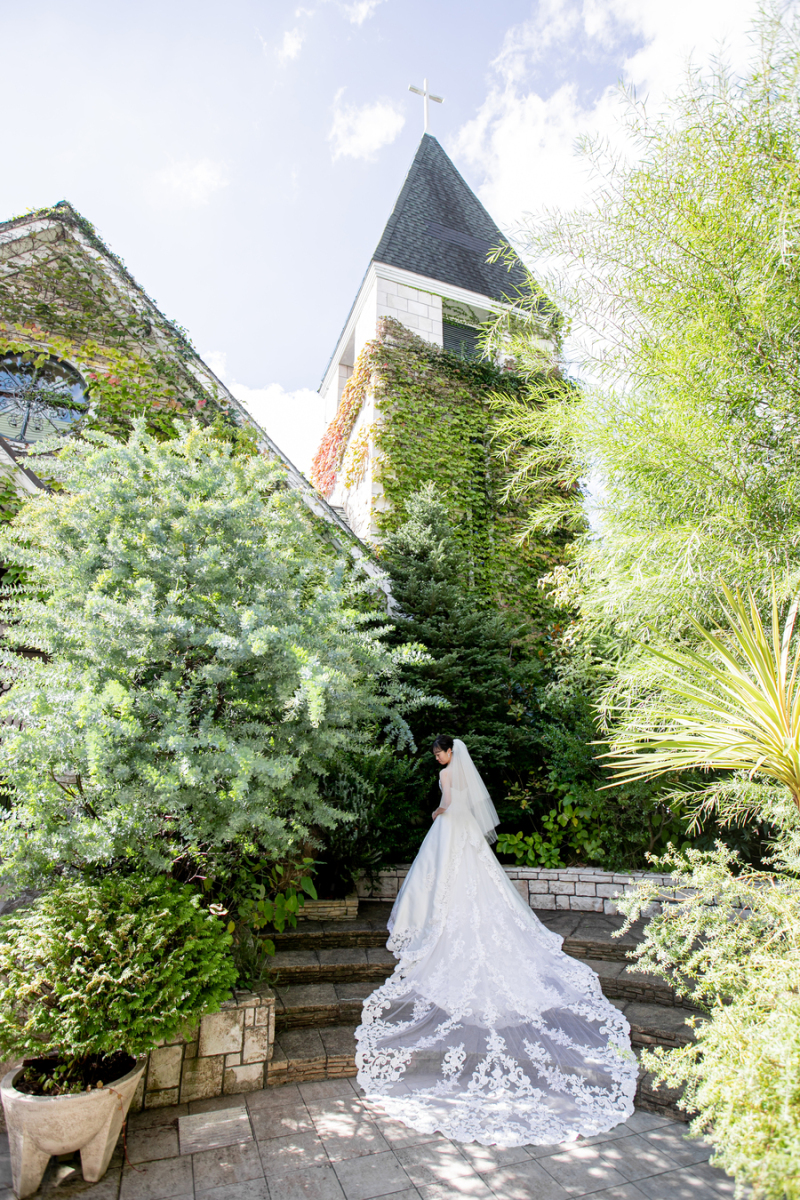 ガーデンの一角で新婦様のソロショット