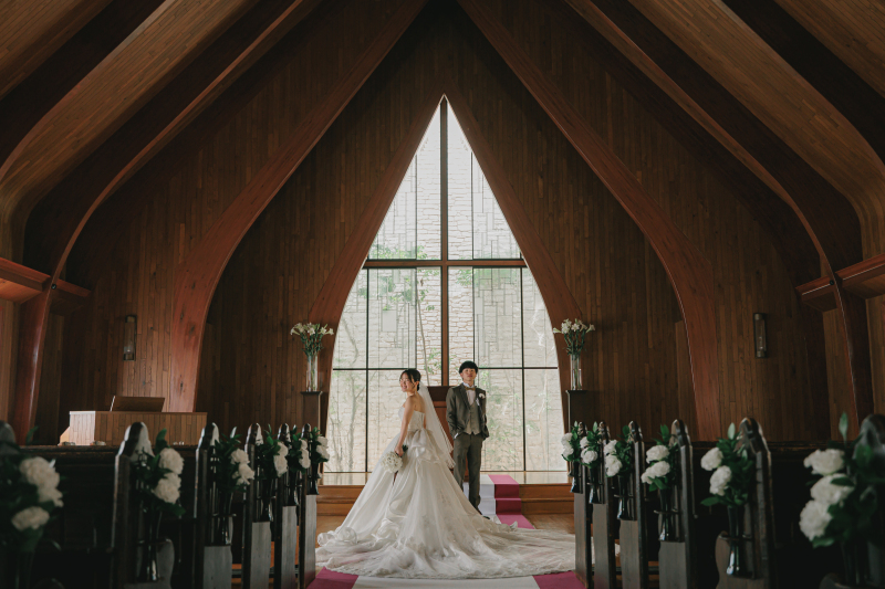 木のぬくもり溢れる礼拝堂