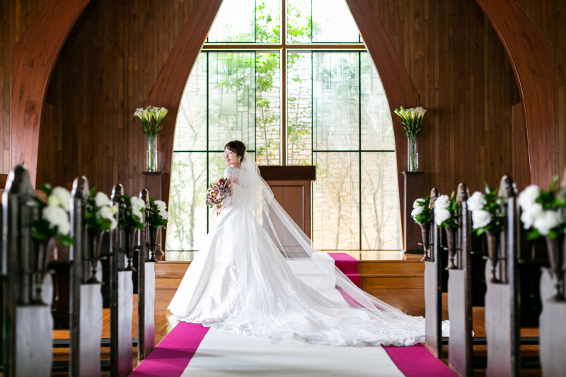 木のぬくもり溢れる礼拝堂