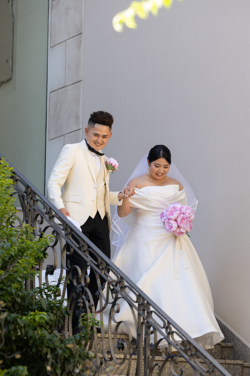 新郎様のエスコートで