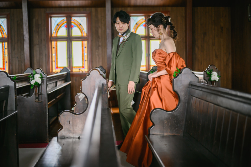 木造チャペルではクラシカルな撮影を…