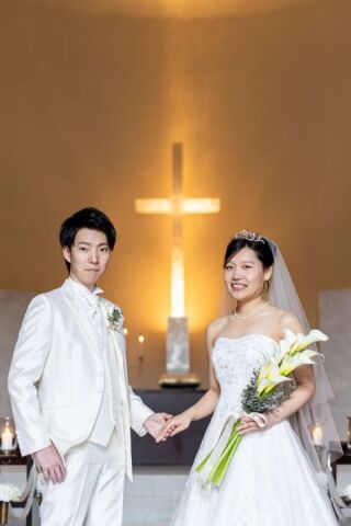 美しい光が輝く本格チャペル