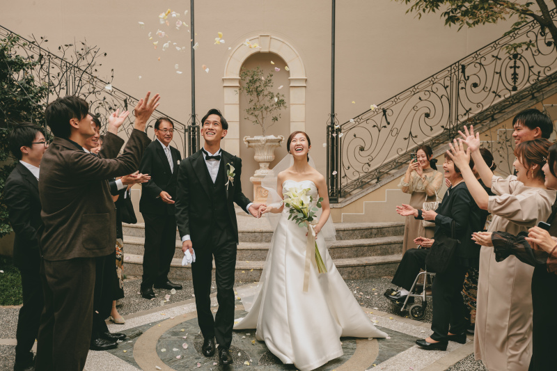 祝福のフラワーシャワー