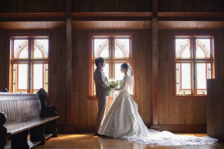 木のぬくもりを感じながら