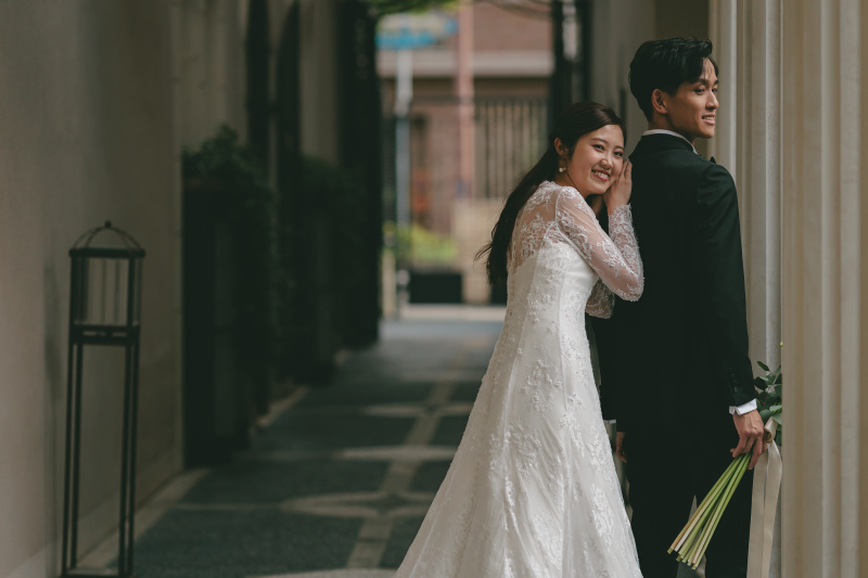 背中にもたれて可愛いらしい1枚