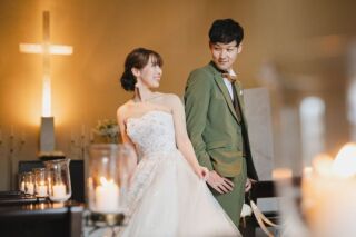 キャンドルの灯りが美しいチャペルで過ごすふたりだけの時間