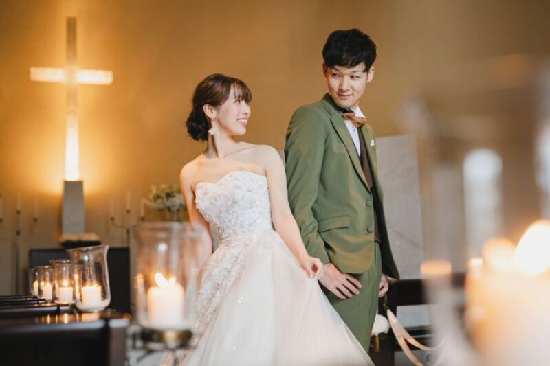 キャンドルの灯りが美しいチャペルで過ごすふたりだけの時間