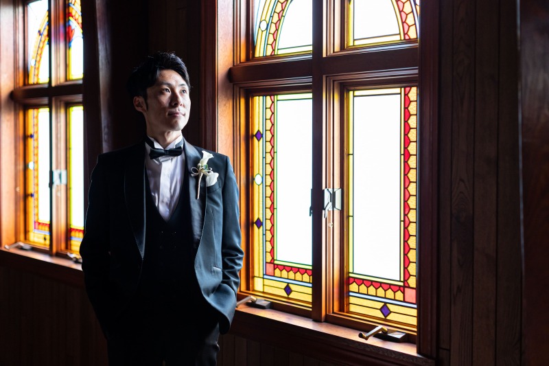 新郎様はタキシードでシックに