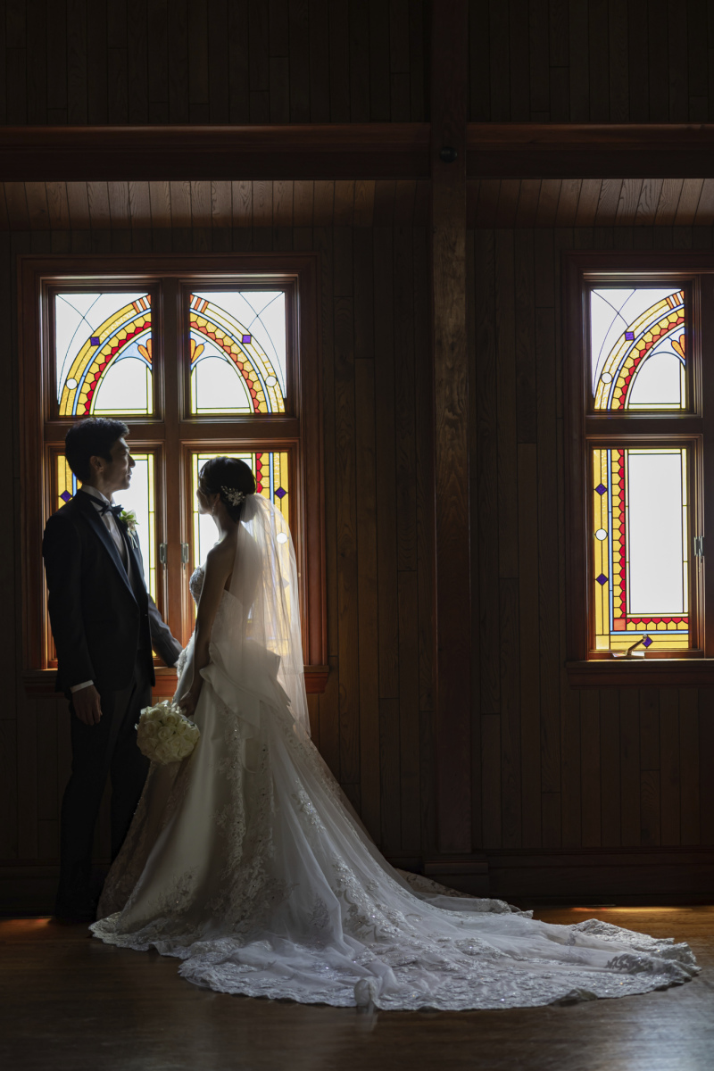 ステンドグラスの光を生かして