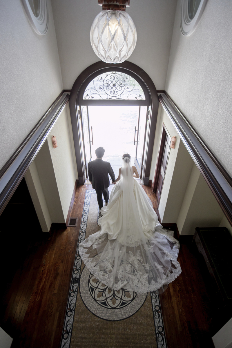 アンティークな教会のエントランス