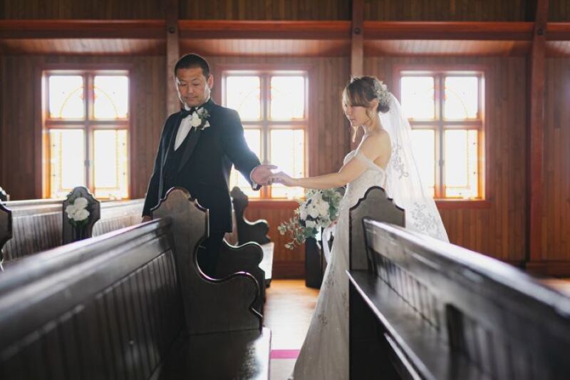 ステンドグラスからの光とともに