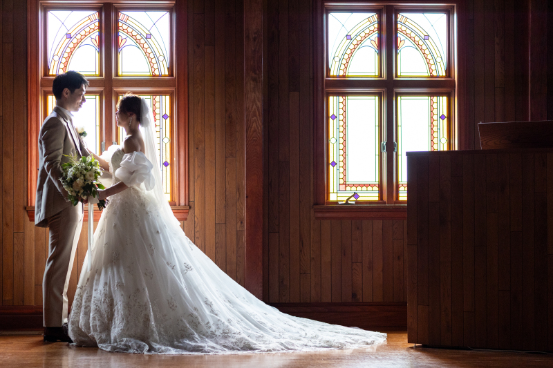 ステンドグラスの光とともに