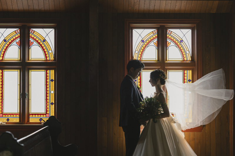 ステンドグラスの光を生かして