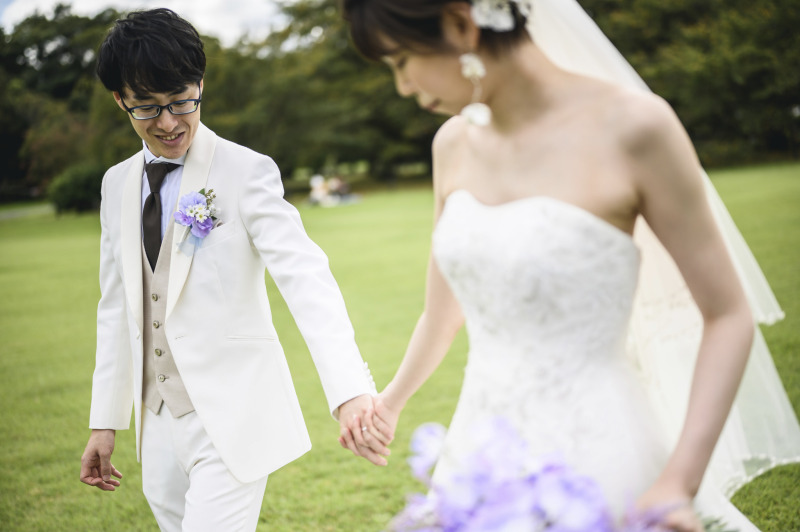 仲良し手つなぎのワンシーン