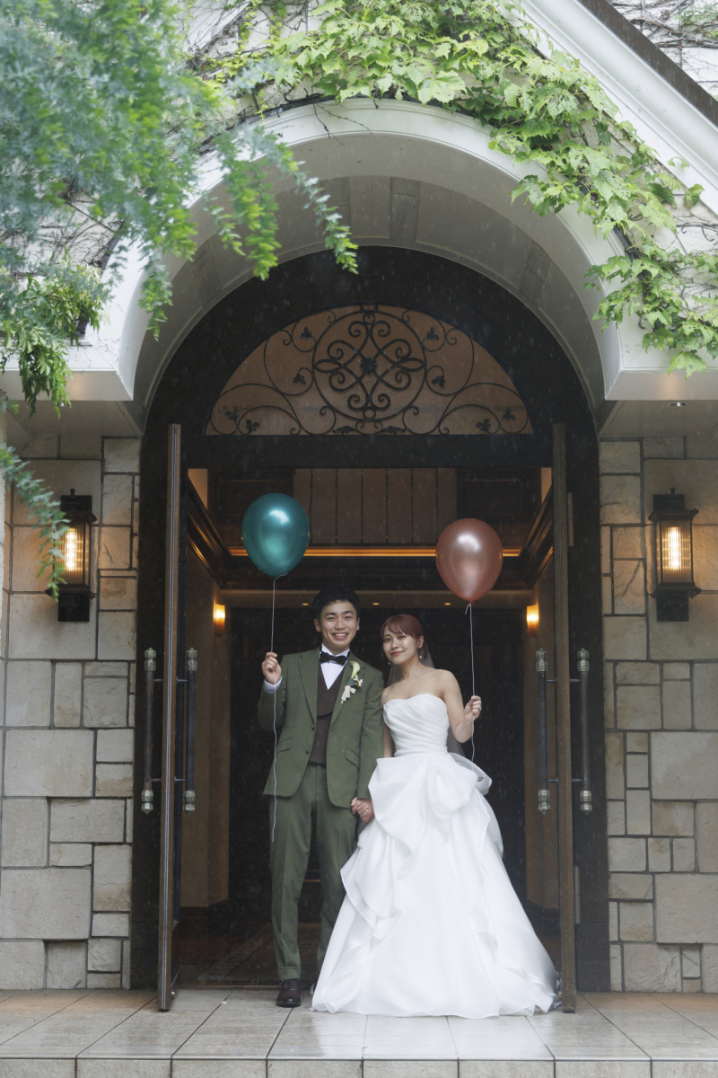 緑に包まれたチャペル外観