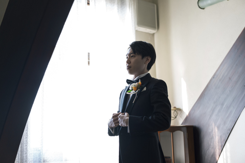 新郎様もお支度シーンを