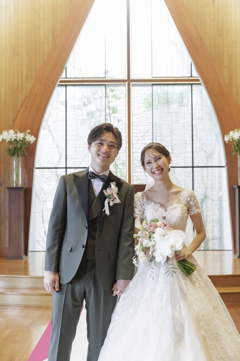 木の温もりに溢れた本格チャペル