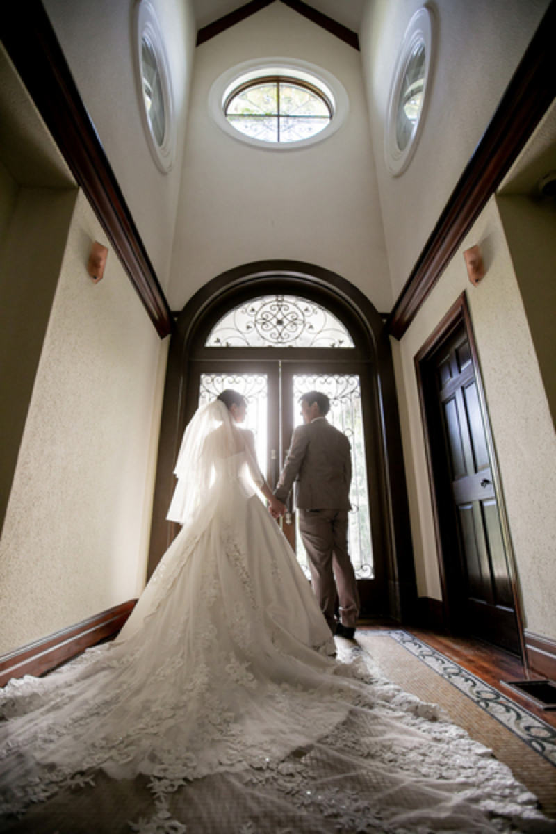 ロングトレーンをエントランスで