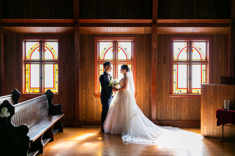 柔らかい光の差し込む、あたたかな礼拝堂