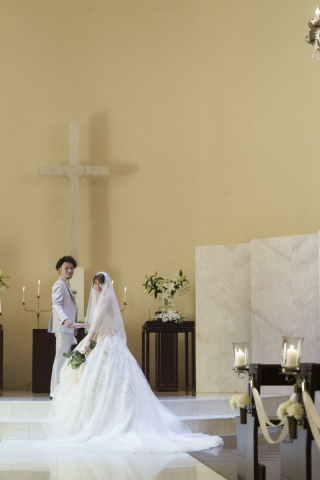白亜のチャペルで叶える本格挙式フォト