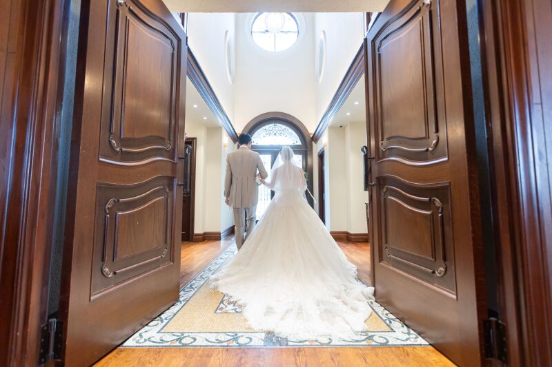 チャペルの扉から