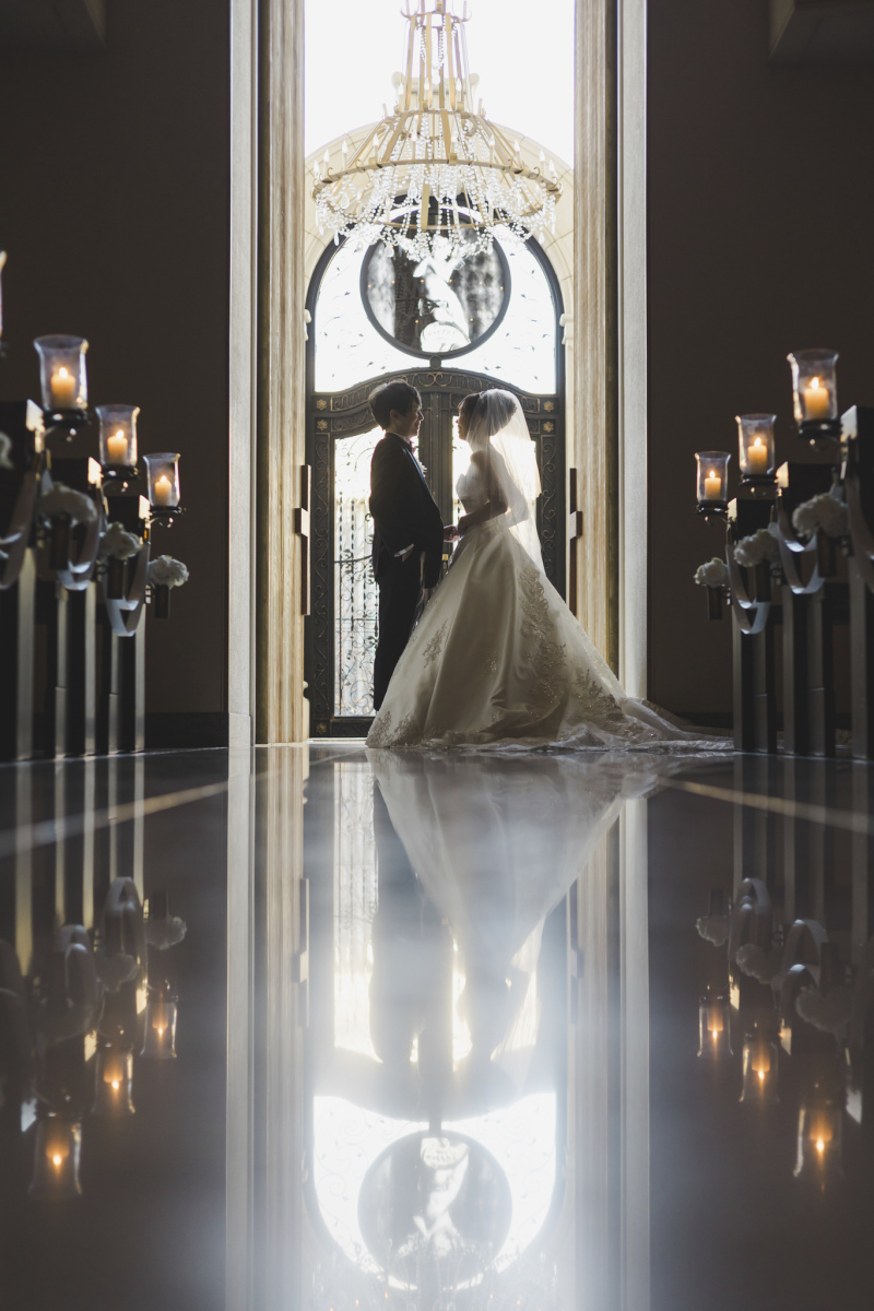 バージンロードに映るおふたりの姿