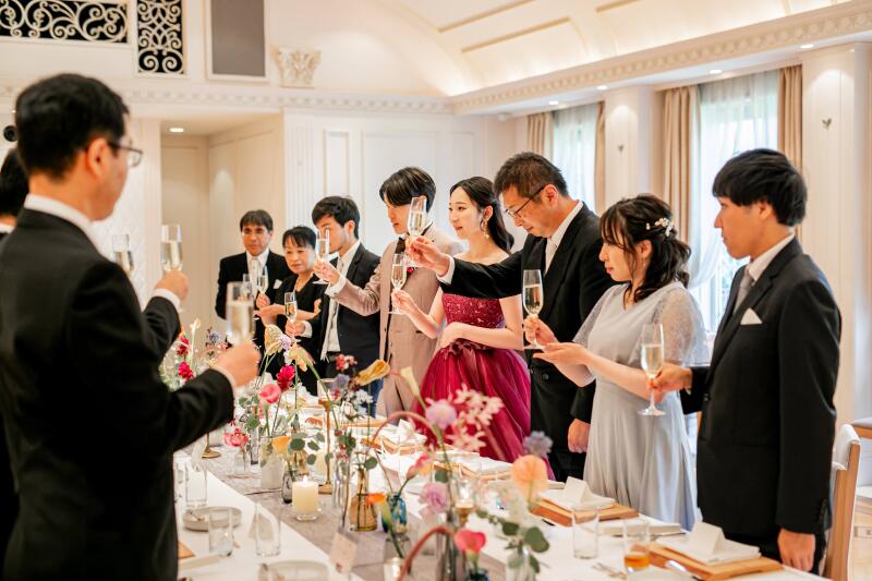 【教会で洋装フォト&会食プラン】挙式のような撮影とご家族との食事会が叶う!