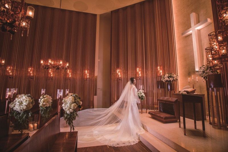 衣裳の会社だからこそ、衣裳が映えるチャペル