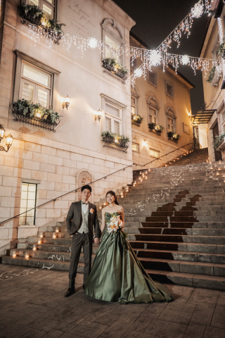 カラードレスで大階段イルミネーション