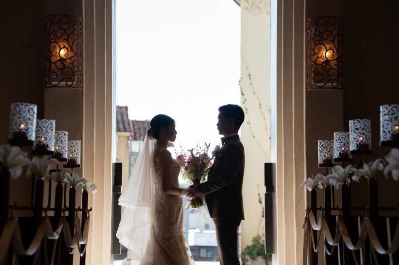 チャペルの扉開けショット