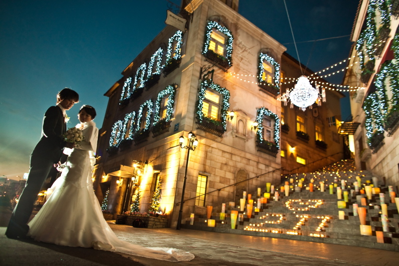 キャンドルとイルミネーションでロマンチックに