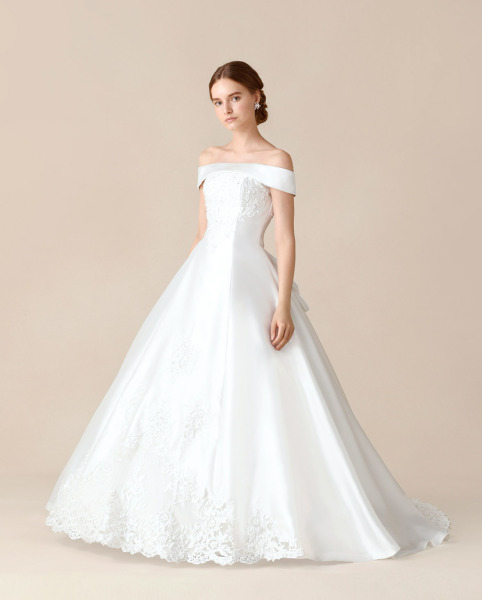 端正な美しさが際立つドレス（アザレア）