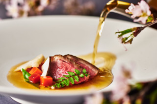 当館人気！【フォト＋会食】おふたりでのお食事付♪　館内ドレス撮影プラン